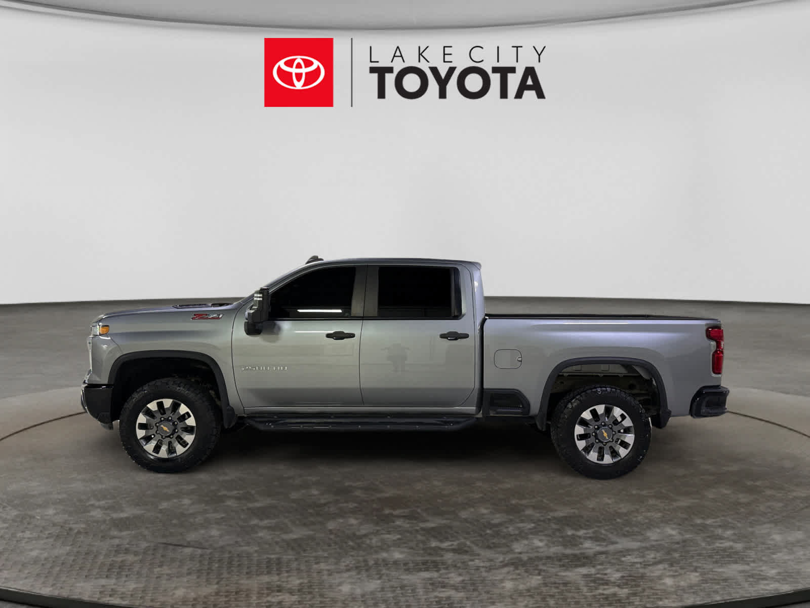 Used 2024 Chevrolet Silverado 2500 Custom w/ Custom Value Package AWD/4WD image 3