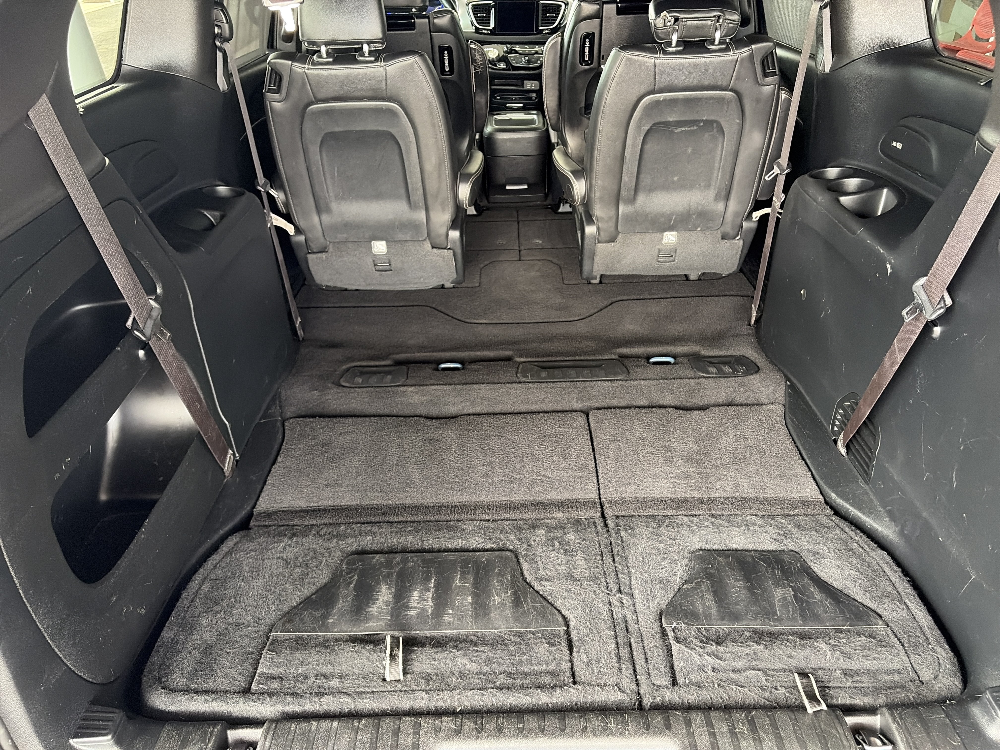 Used 2018 Chrysler Pacifica Touring-L Plus FWD image 11