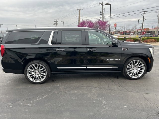 Used 2025 GMC Yukon XL Denali w/ Sun & Power Step Package image 5
