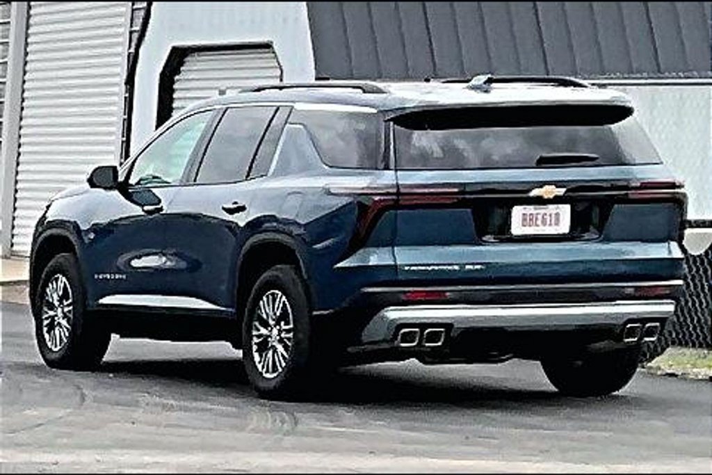 Used 2023 Ford Explorer XLT w/ Equipment Group 202A AWD/4WD image 8