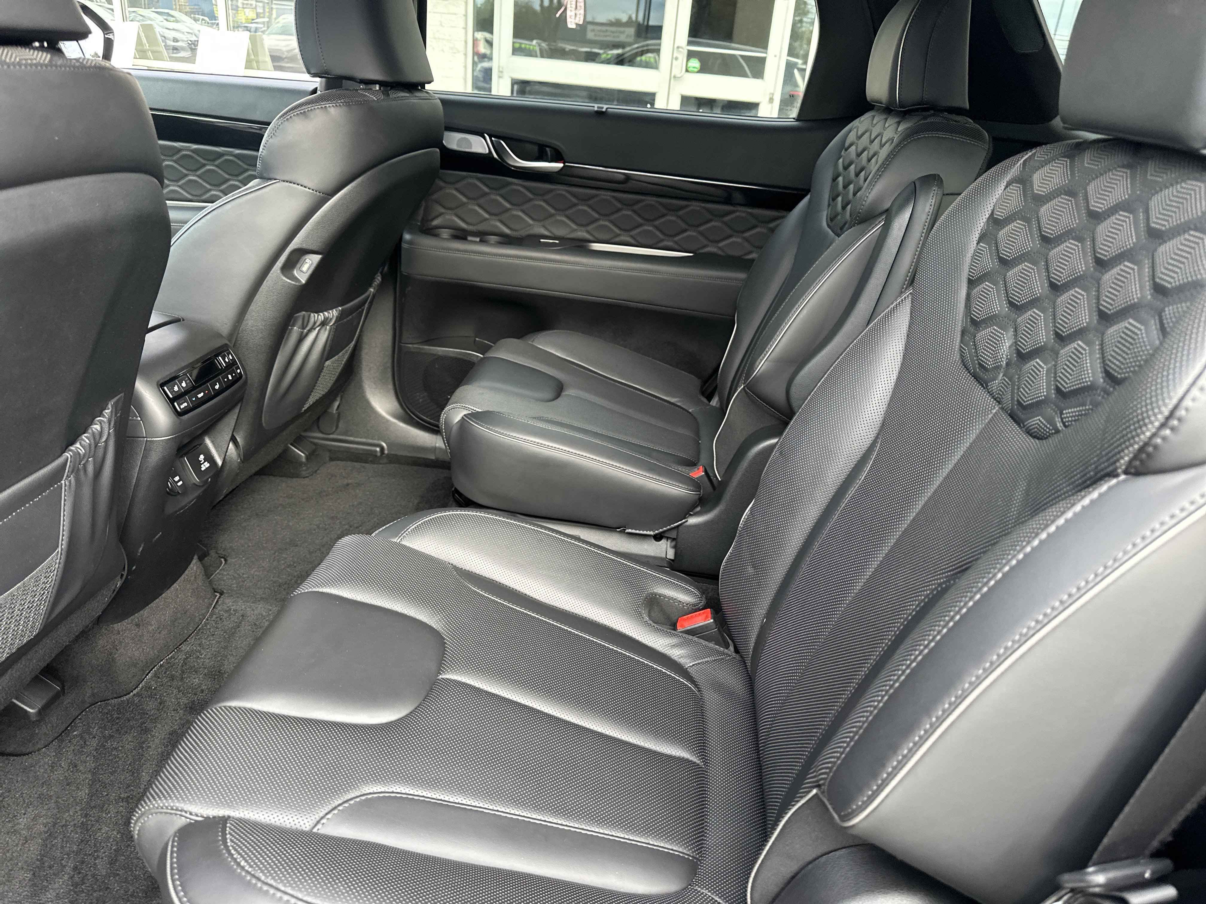 Used 2022 Hyundai Palisade Calligraphy image 12