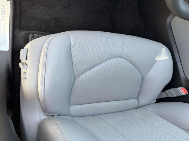 Used 2024 Toyota Highlander Limited image 9