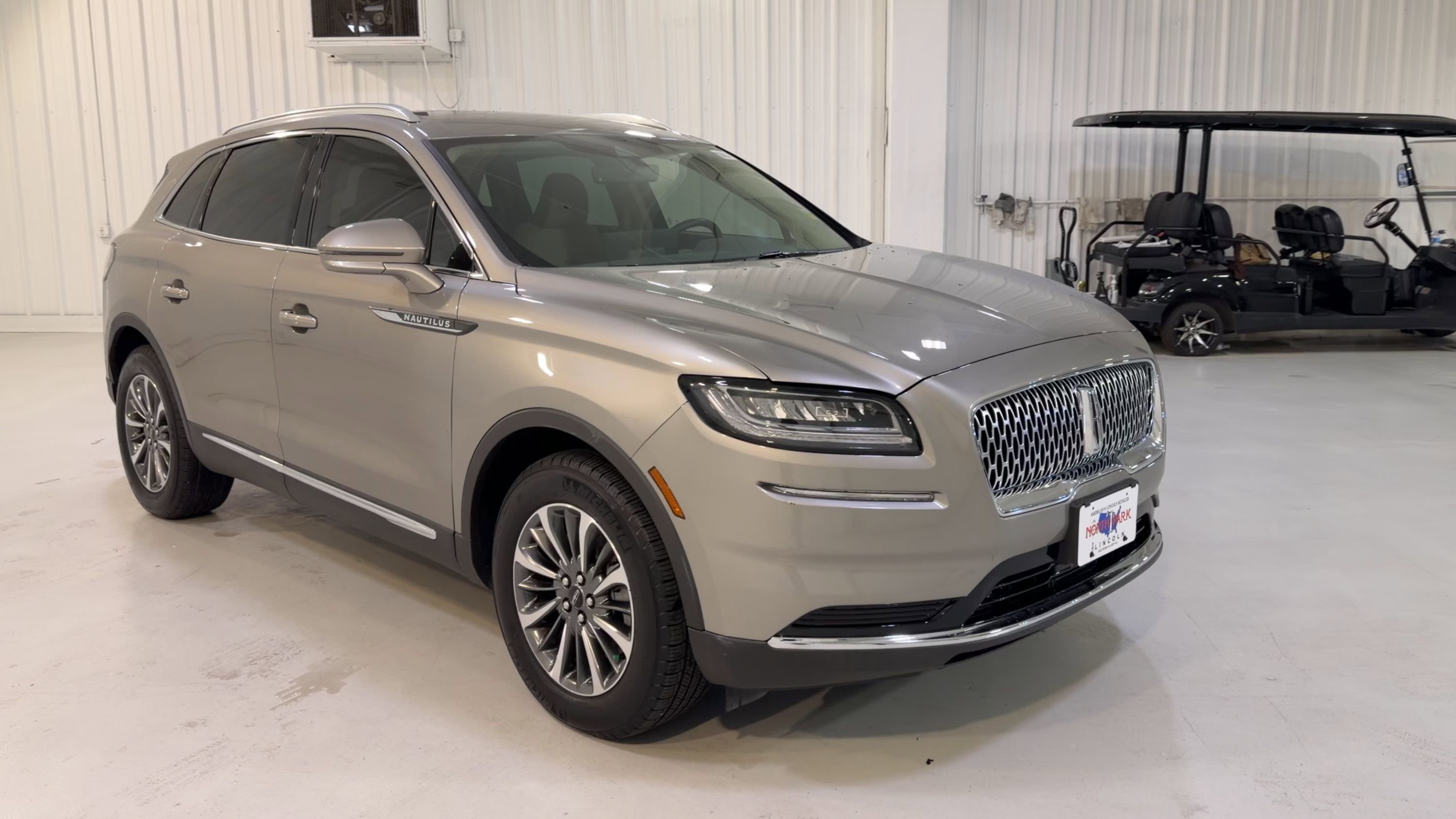 Used 2023 Lincoln Nautilus FWD w/ Premium Package image 3