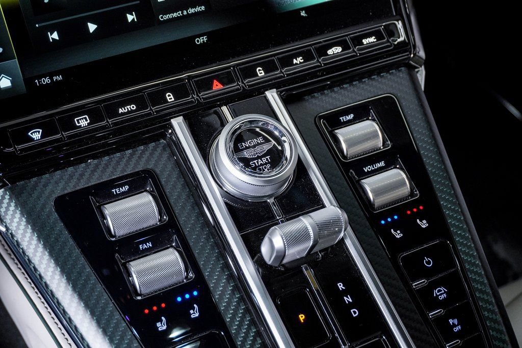 Used 2026 Aston Martin V8 Vantage Coupe RWD image 31