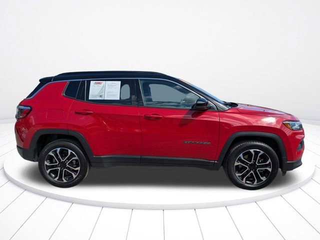 Used 2023 Jeep Compass Limited image 3