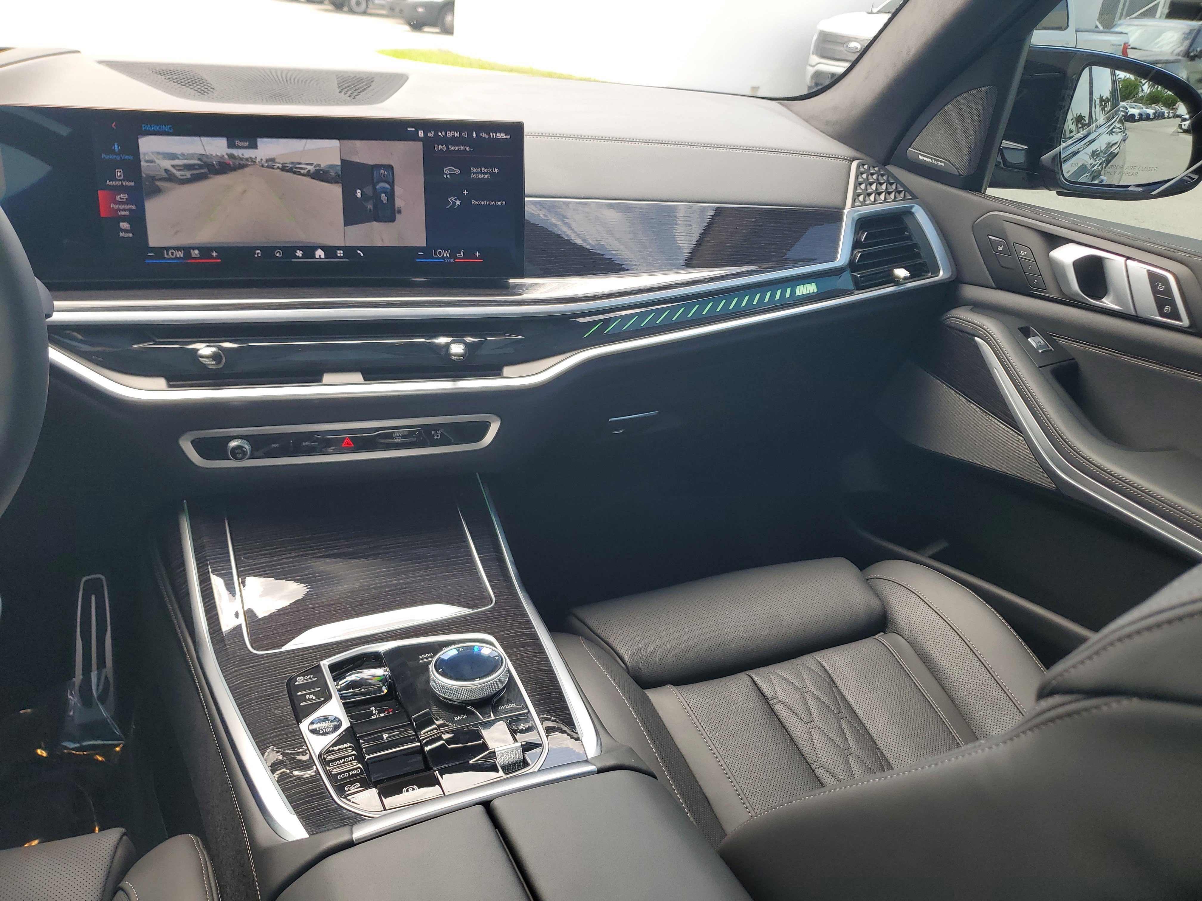 Used 2025 BMW X7 M60i w/ Executive Package image 20