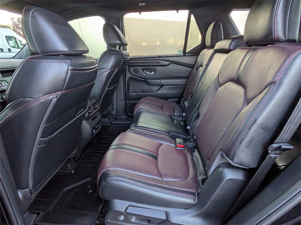 Used 2025 Honda Pilot Black Edition image 14