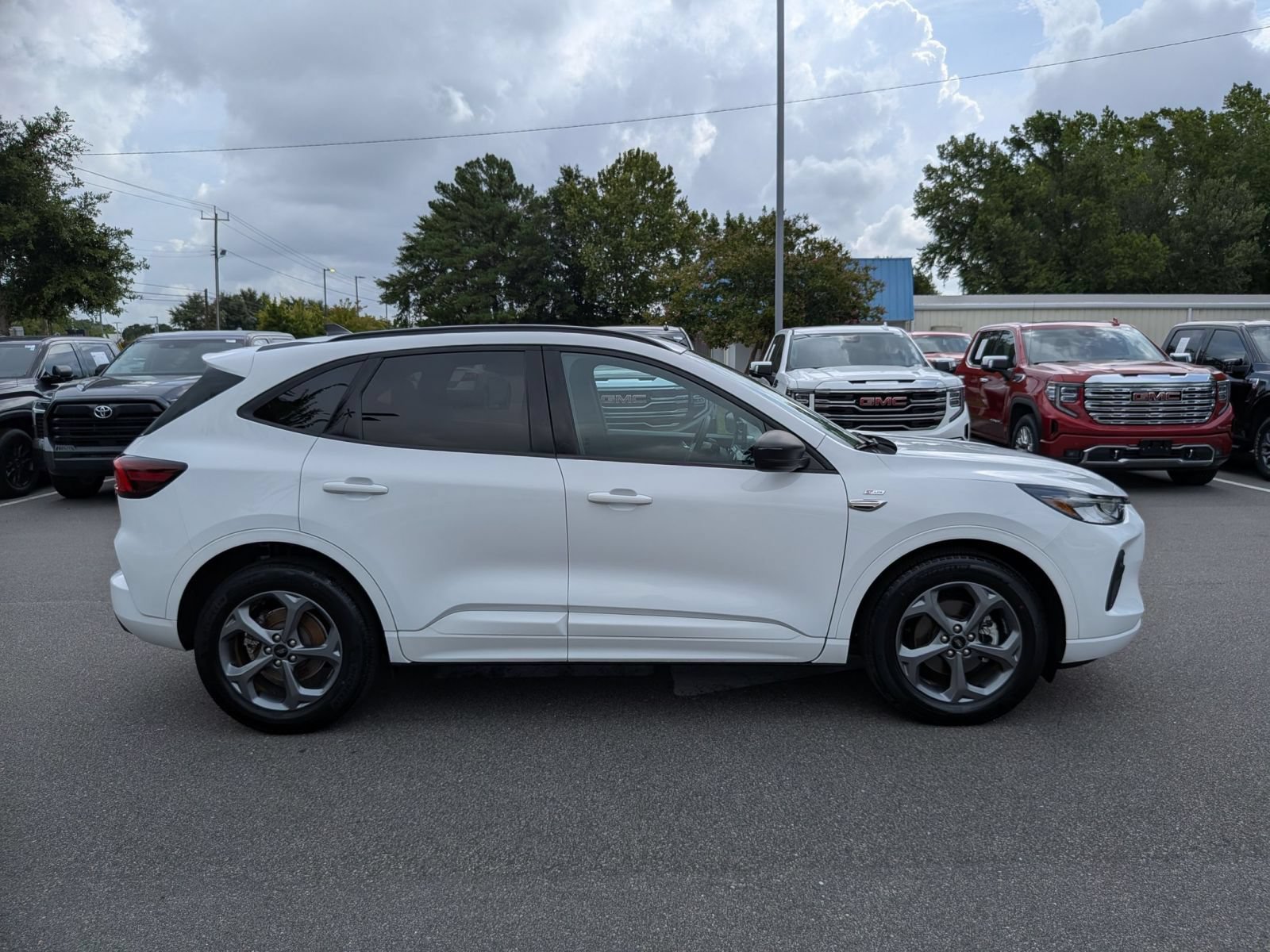 Used 2023 Ford Escape ST-Line w/ Equipment Group 301A FWD image 2