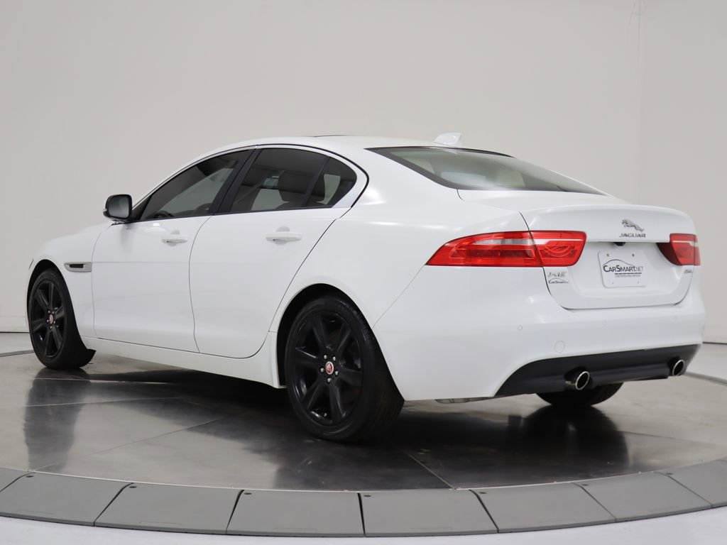 Used 2017 Jaguar XE Premium image 3