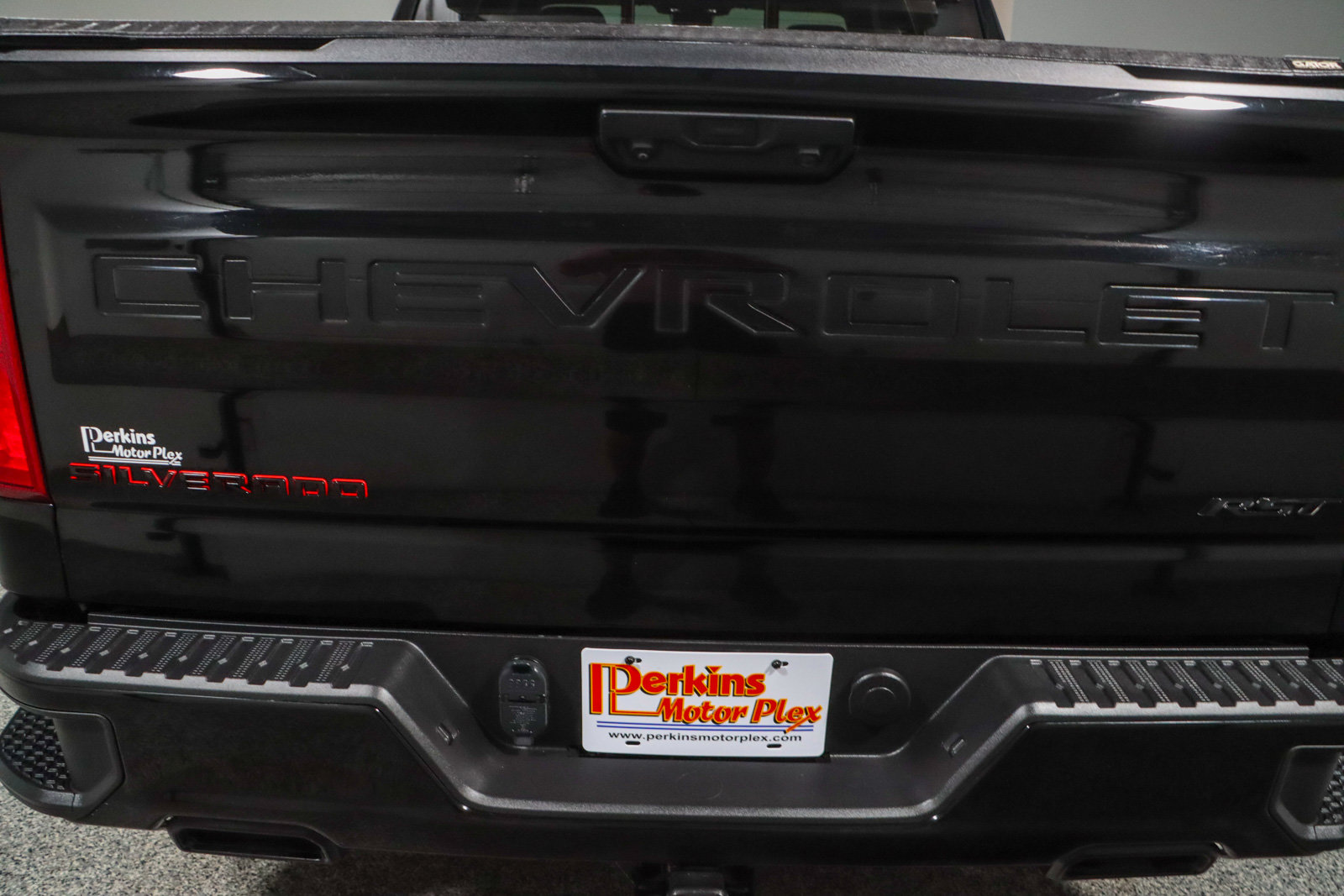 Used 2023 Chevrolet Silverado 1500 RST w/ Redline Edition AWD/4WD image 9