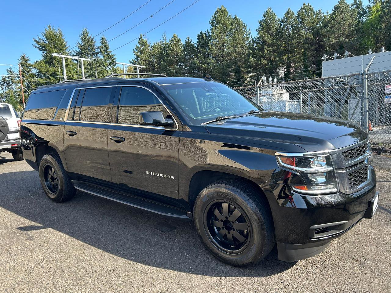 Used 2018 Chevrolet Suburban LT AWD/4WD image 3