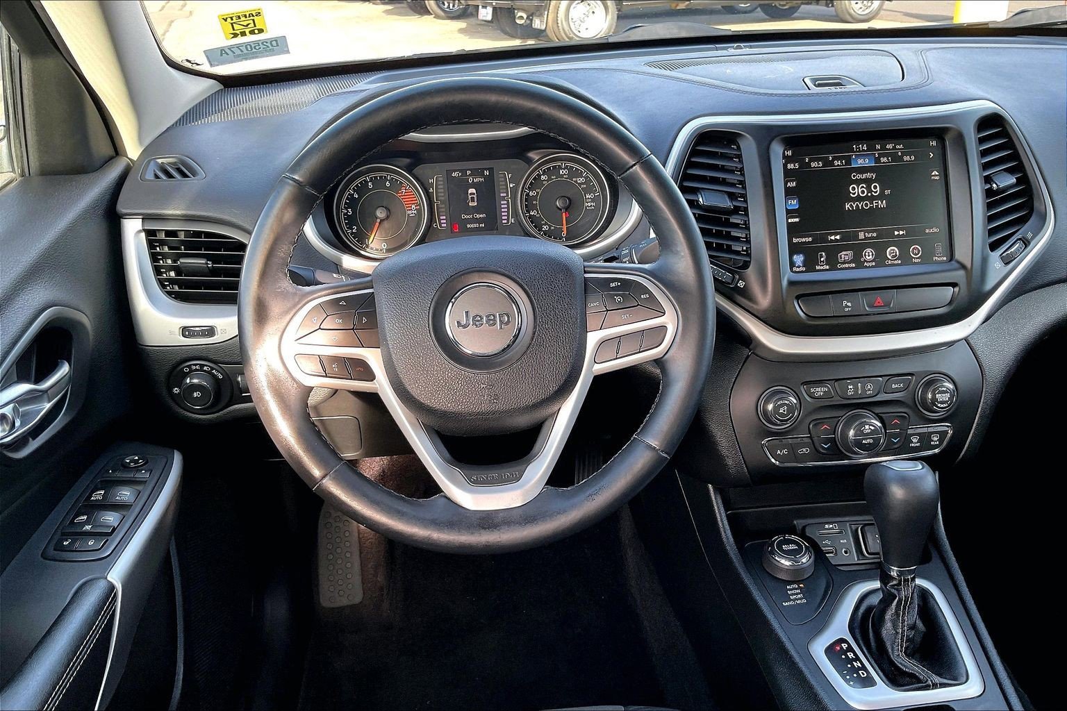 Used 2018 Jeep Cherokee Latitude Plus w/ Comfort/Convenience Group image 5