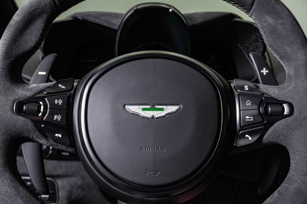 Used 2023 Aston Martin V8 Vantage Coupe RWD image 28