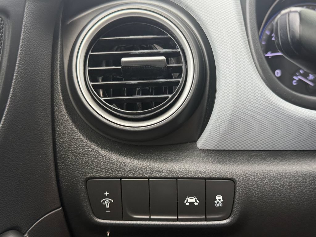 Used 2021 Hyundai Kona SE FWD image 19