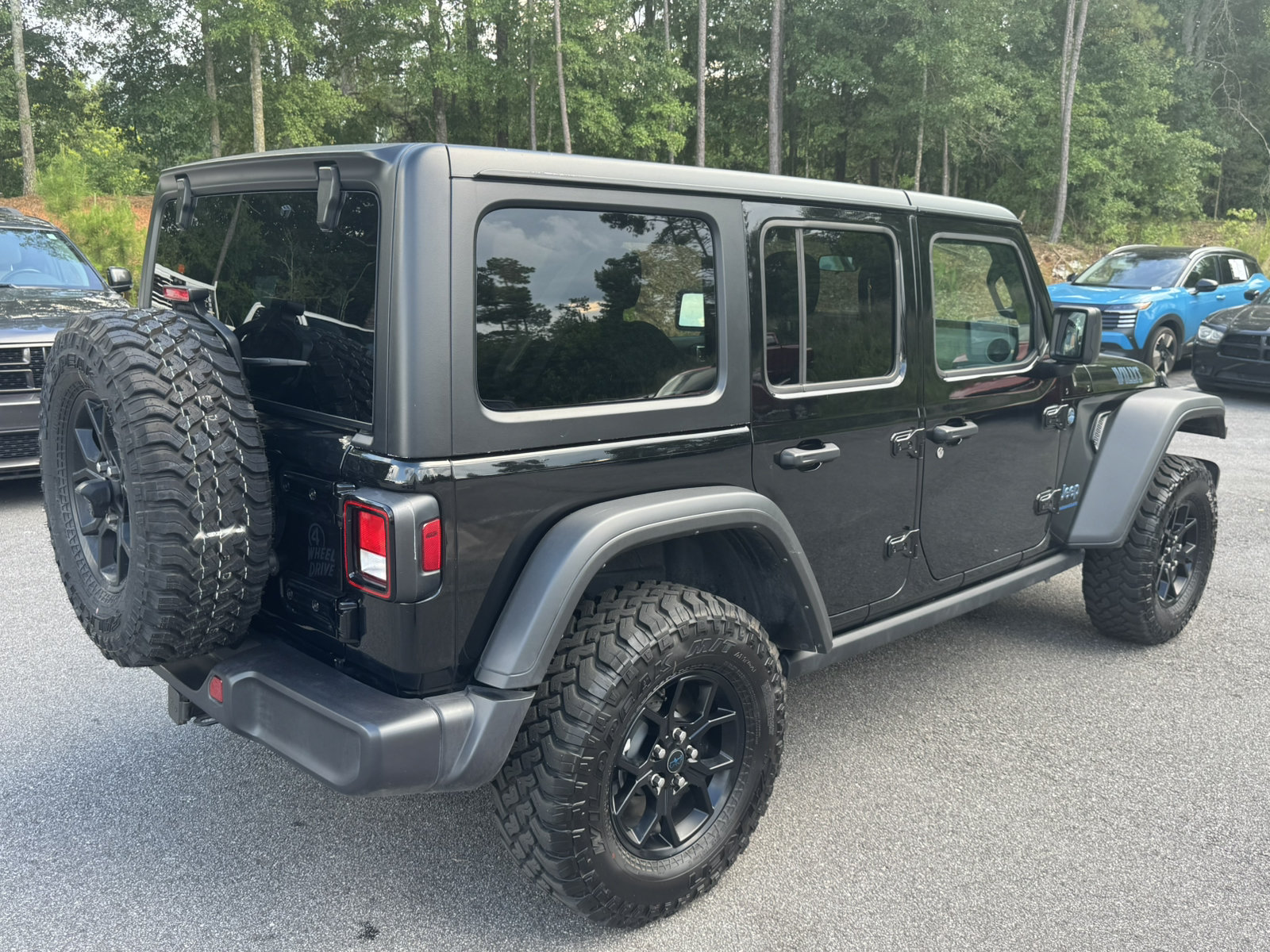 Used 2025 Jeep Wrangler Willys AWD/4WD image 5