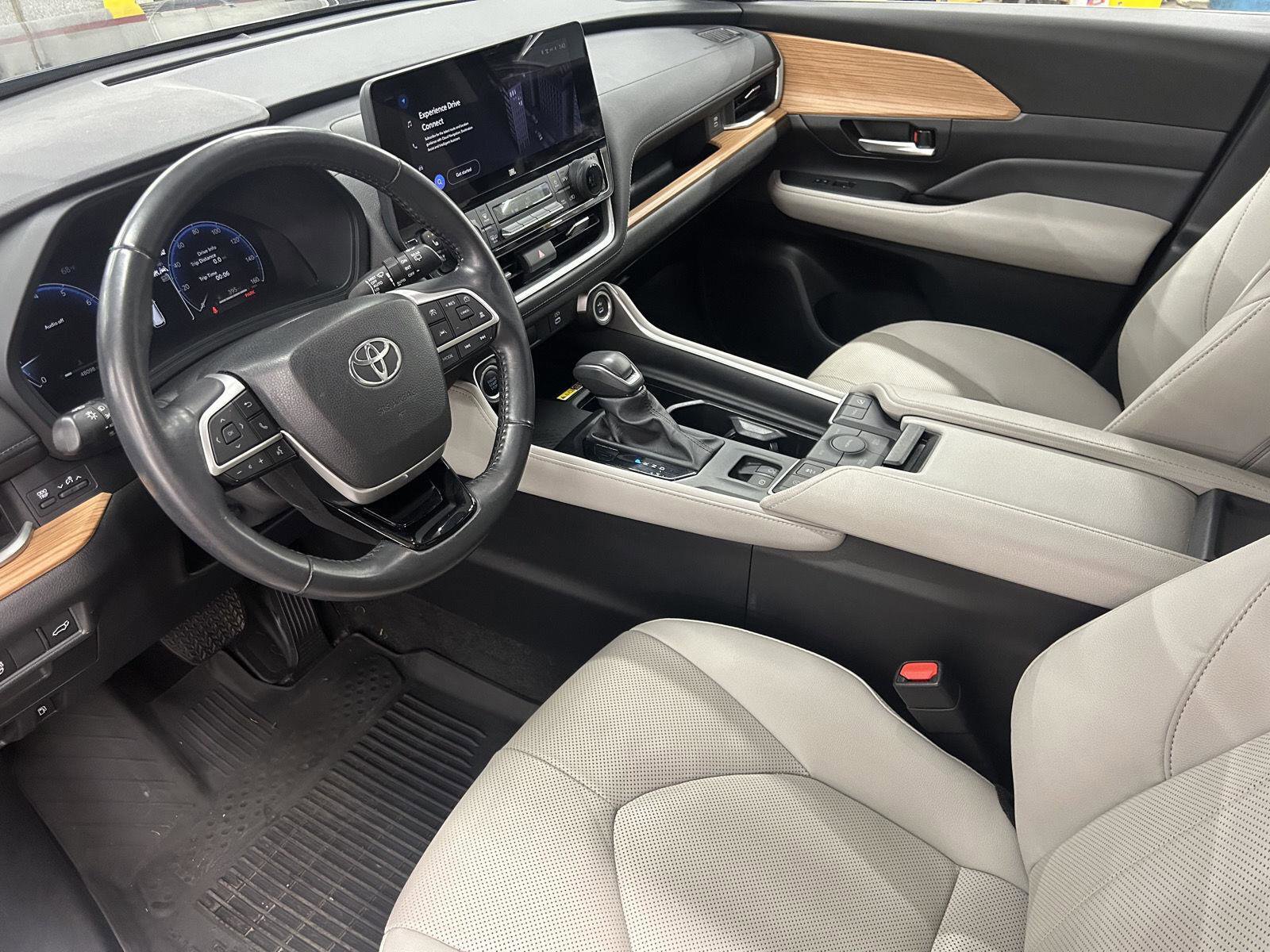 Used 2024 Toyota Grand Highlander Limited image 18