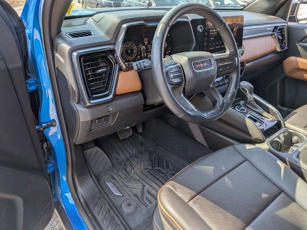Used 2024 GMC Canyon AT4 w/ AT4 Premium Package image 9