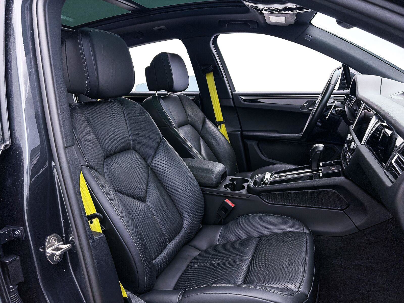 Used 2023 Porsche Macan S AWD/4WD image 45