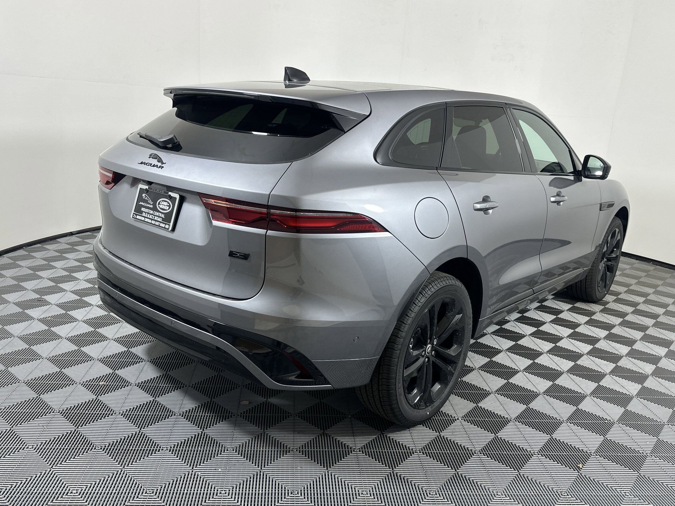 Used 2026 Jaguar F-PACE R-Dynamic S AWD/4WD image 7