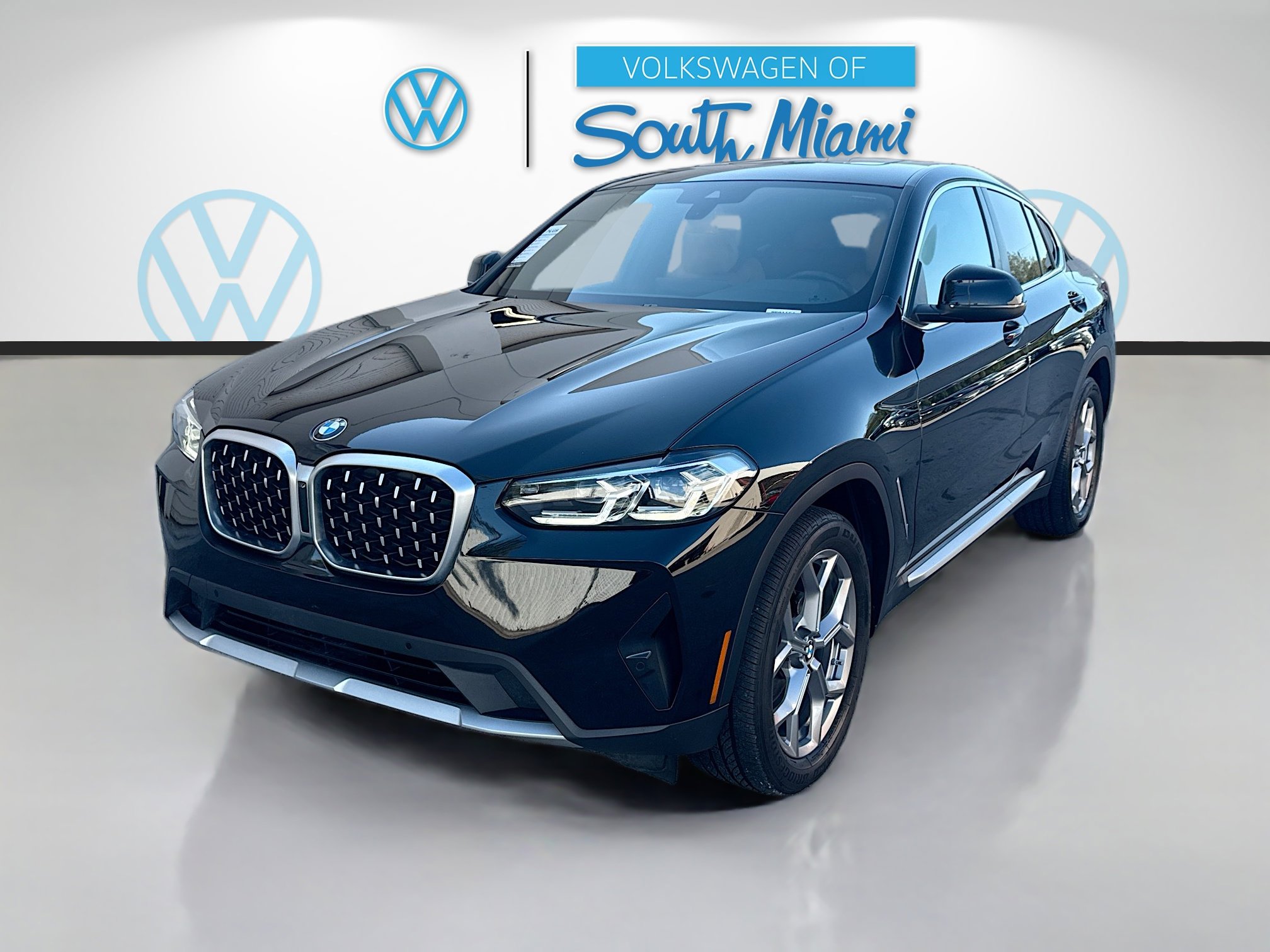 Used 2023 BMW X4 xDrive30i w/ Premium Package image 3