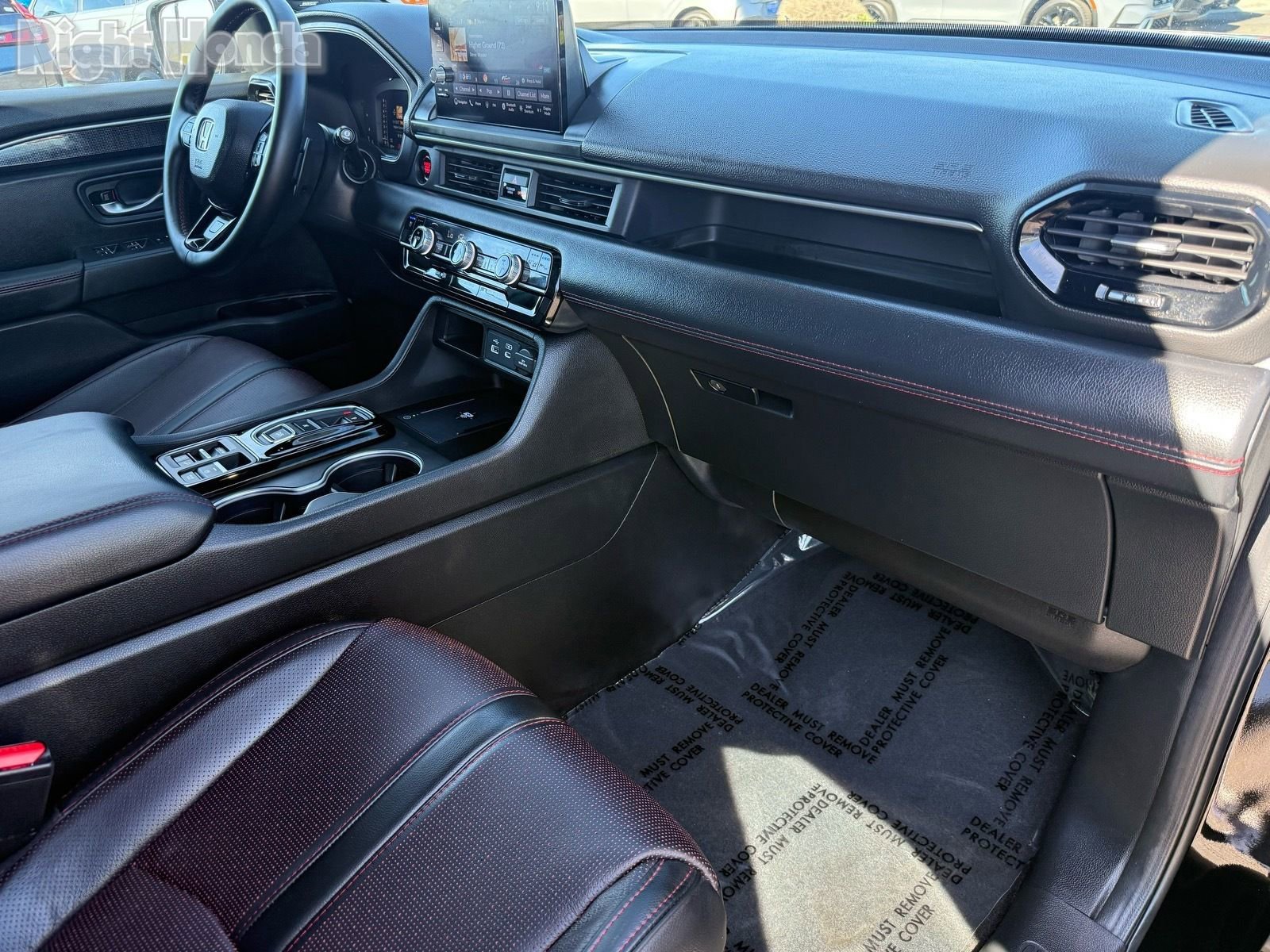 Certified 2025 Honda Pilot Black Edition image 30