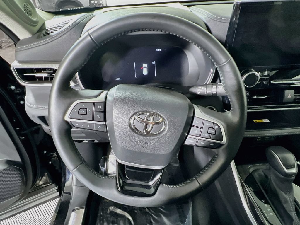 Certified 2024 Toyota Highlander Platinum AWD/4WD image 10