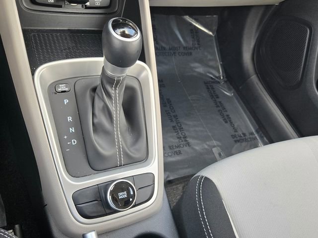 Certified 2025 Hyundai Venue SEL FWD image 12