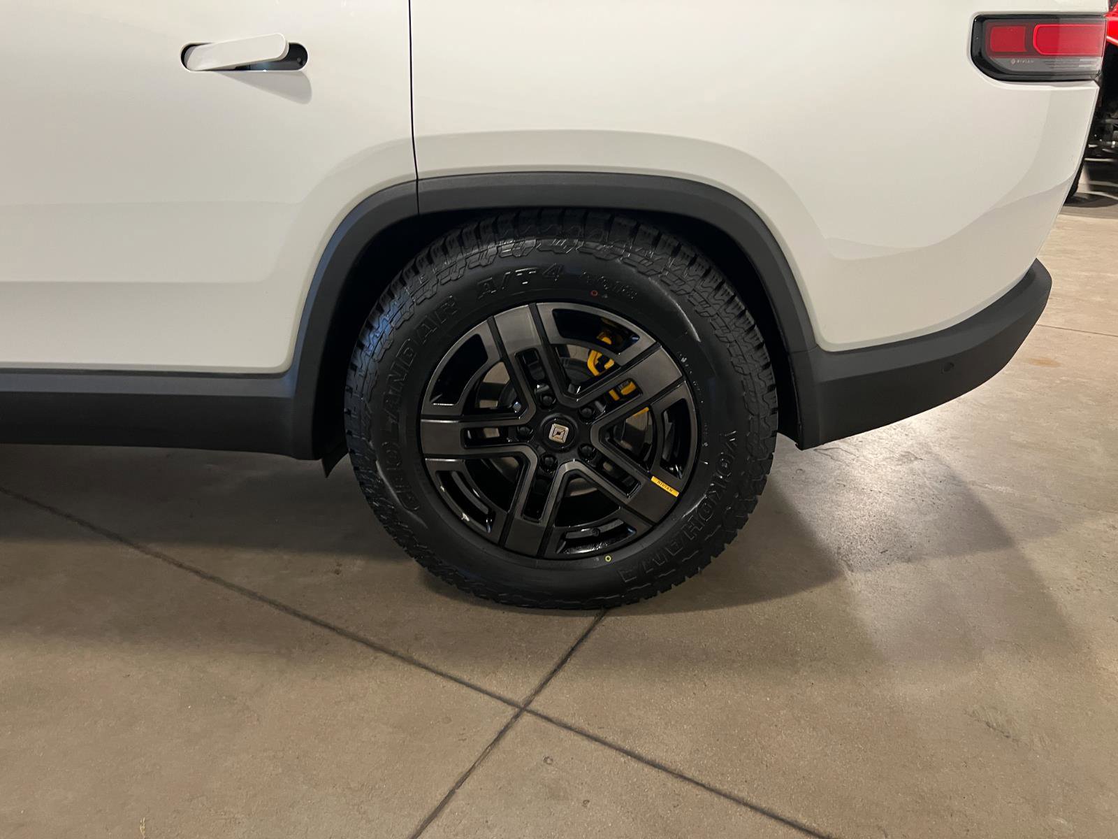 Used 2024 Rivian R1S Adventure AWD/4WD image 45