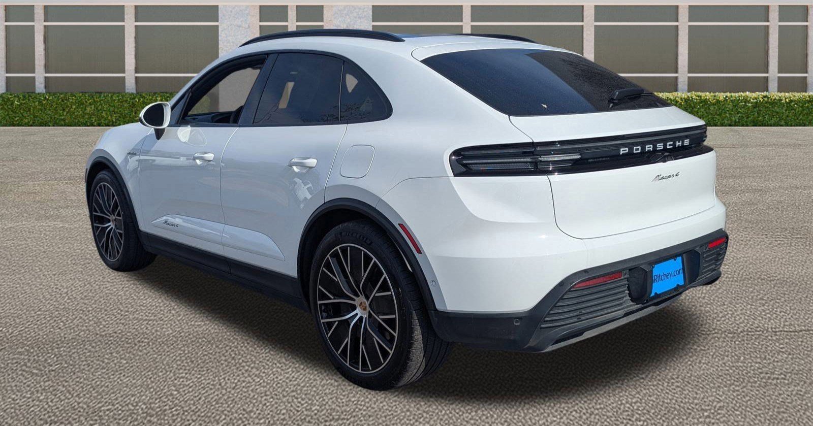 Used 2024 Porsche Macan 4 Electric image 2