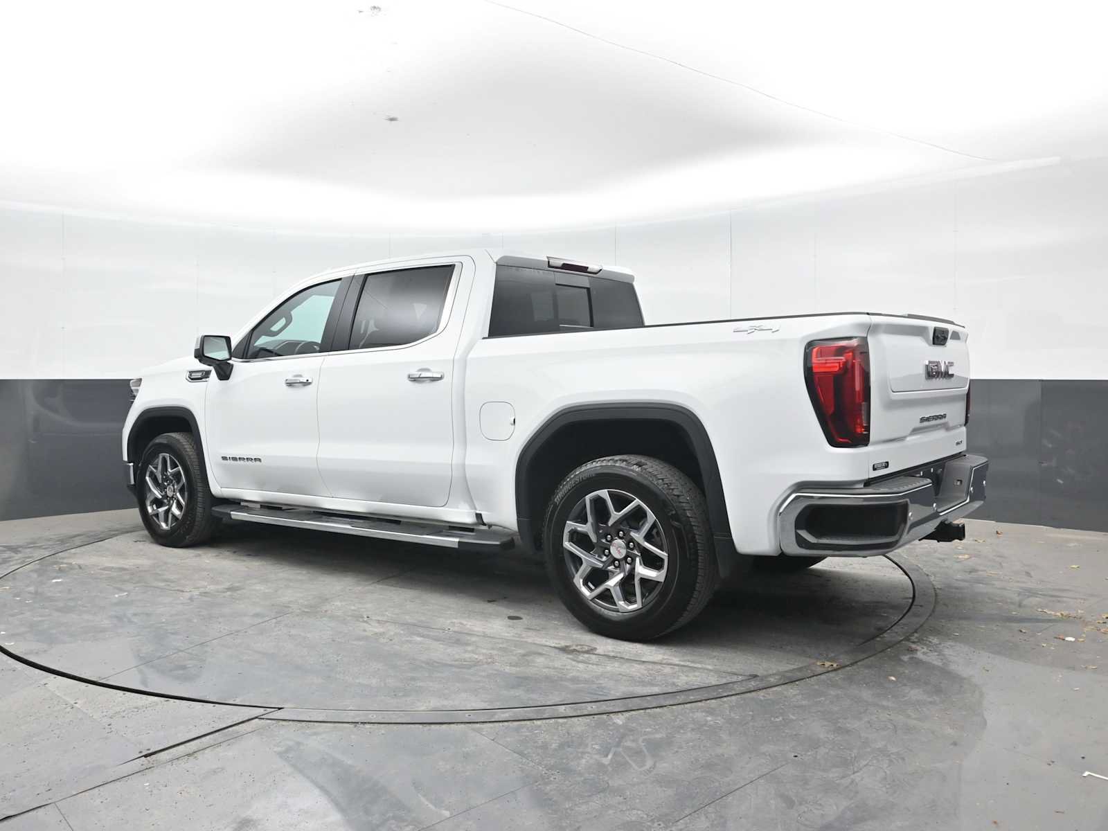 Used 2024 GMC Sierra 1500 SLT w/ SLT Premium Plus Package AWD/4WD image 2