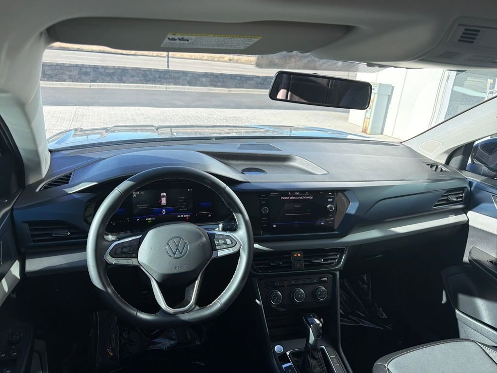 Certified 2022 Volkswagen Taos SE w/ Panoramic Sunroof Package image 15