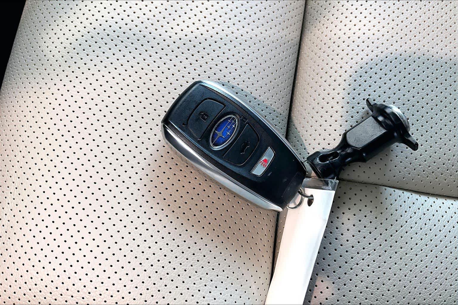 Used 2025 Subaru Outback Limited AWD/4WD image 14