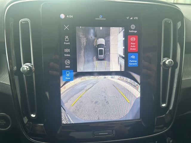 Certified 2025 Volvo XC40 B5 Plus image 23