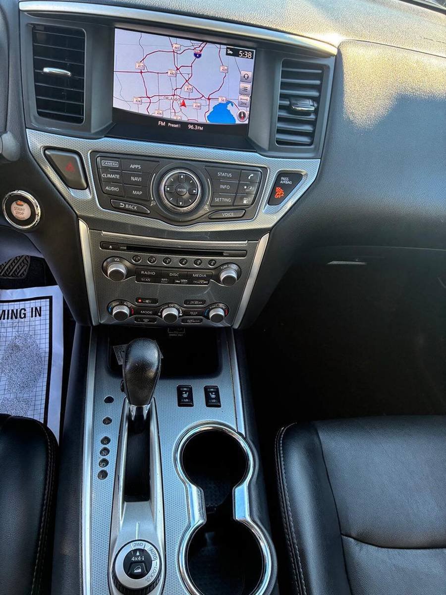 Used 2019 Nissan Pathfinder SL AWD/4WD image 3