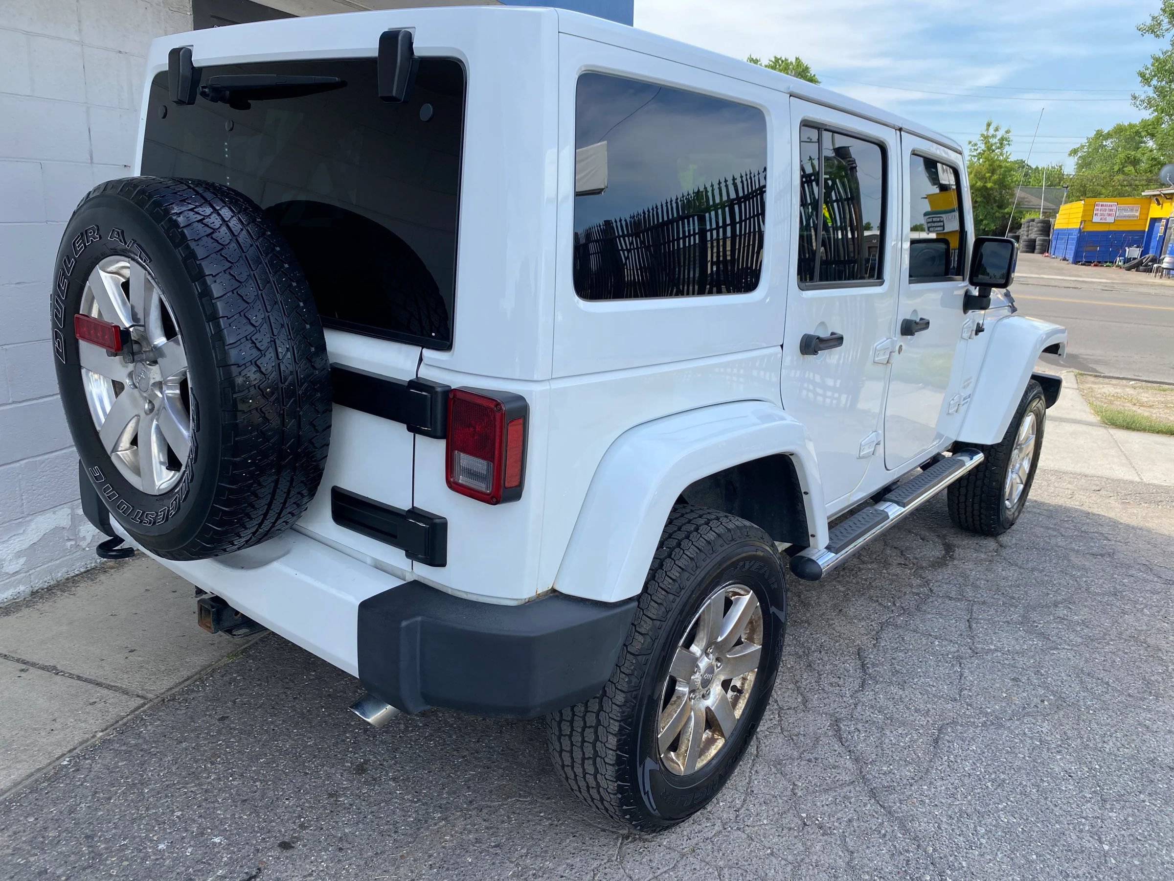 Used 2015 Jeep Wrangler Unlimited Sahara w/ Mopar Chrome Edition Group AWD/4WD image 8