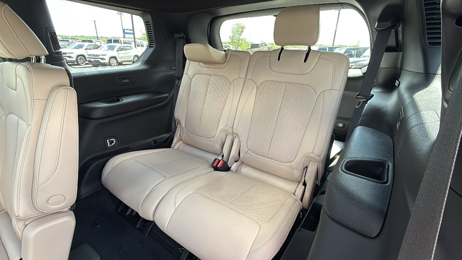 New 2026 Jeep Grand Cherokee L Limited w/ Luxury Tech Group II RWD image 15