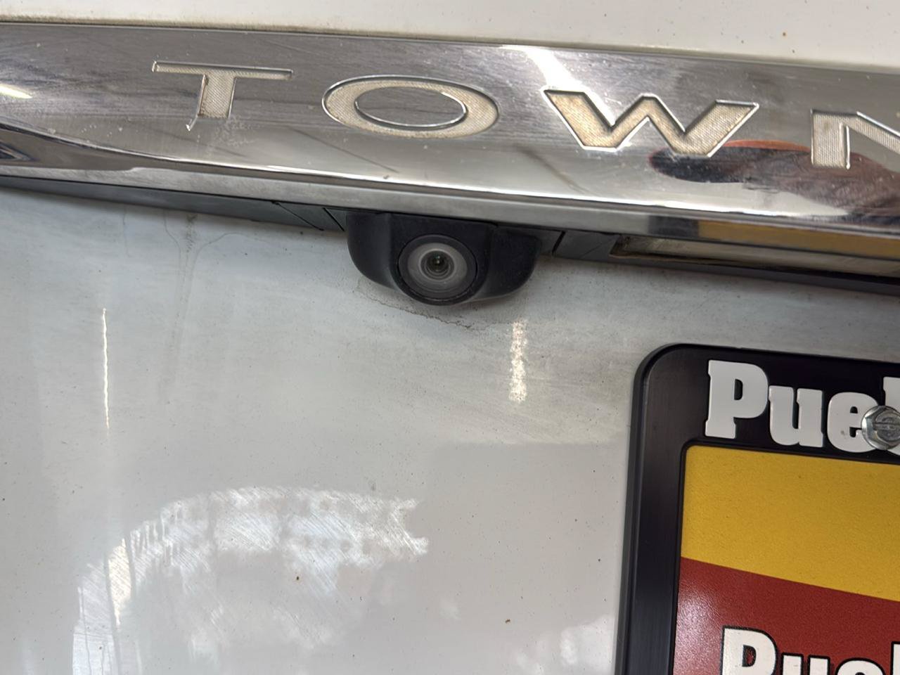 Used 2015 Chrysler Town & Country Touring FWD image 83