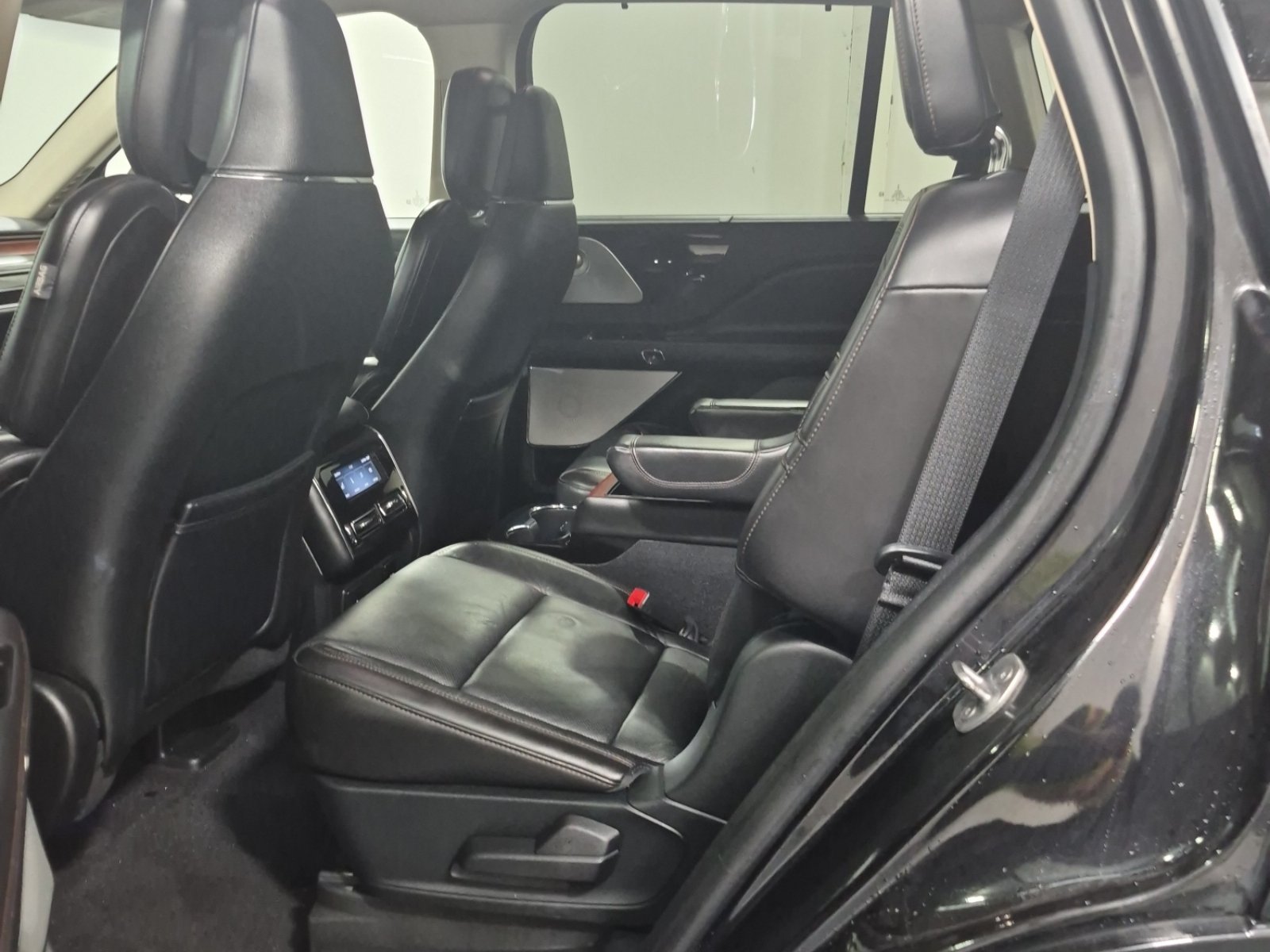 Used 2021 Lincoln Aviator Reserve AWD/4WD image 11