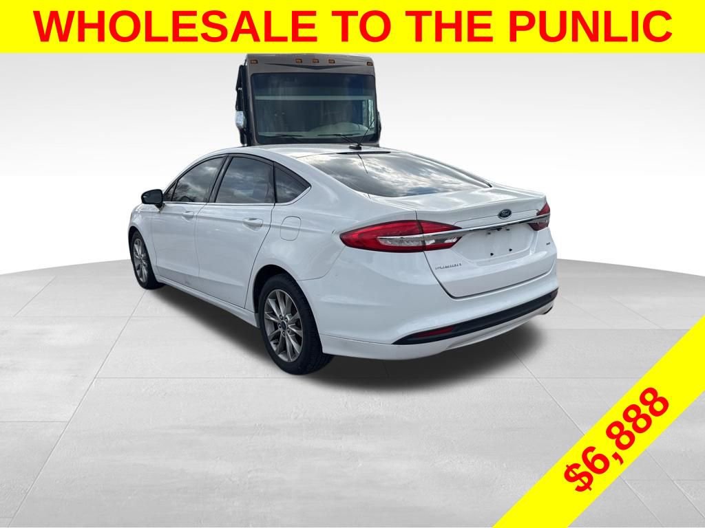Used 2017 Ford Fusion SE image 3