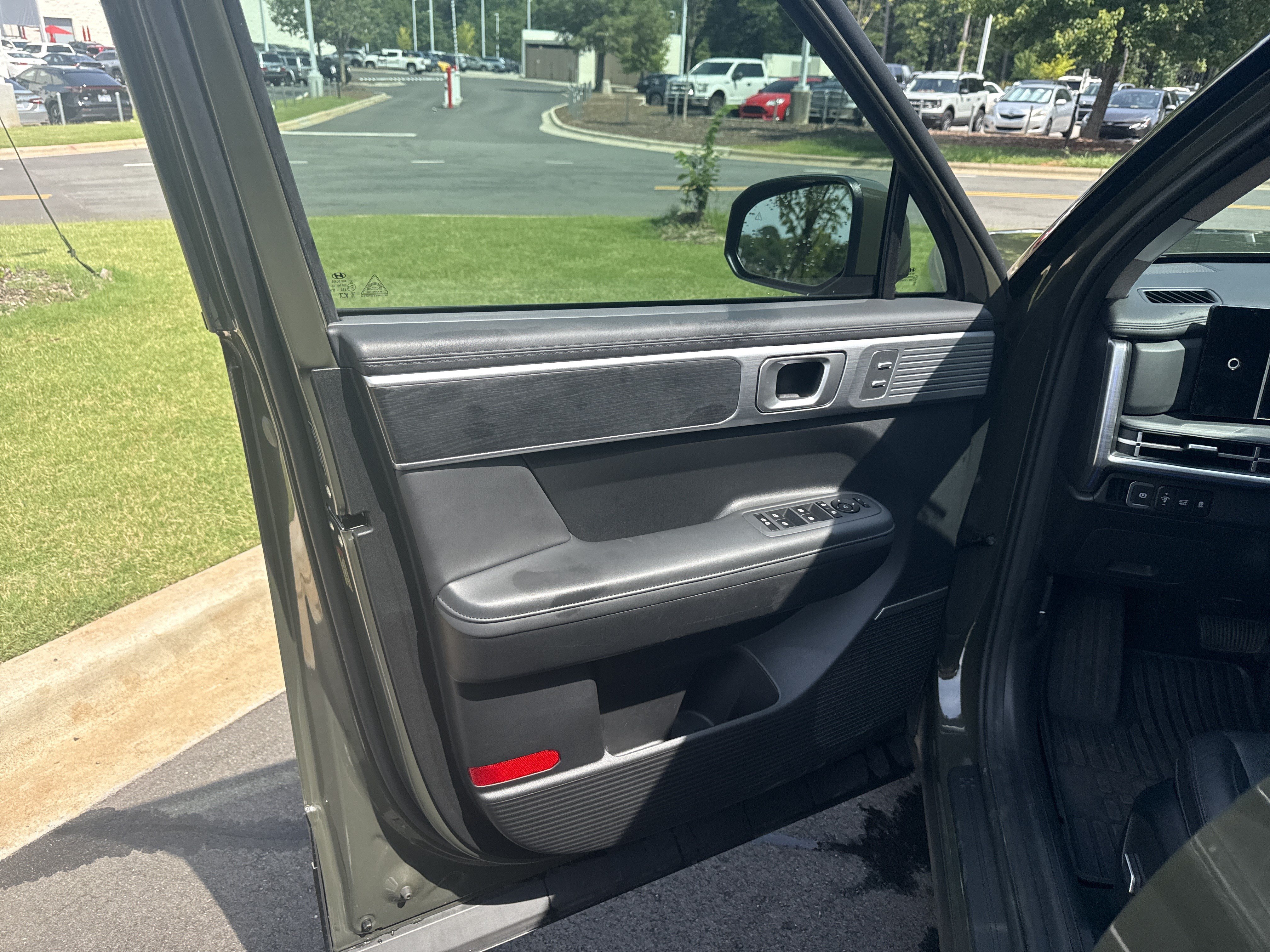 Used 2025 Hyundai Santa Fe Limited AWD/4WD image 14