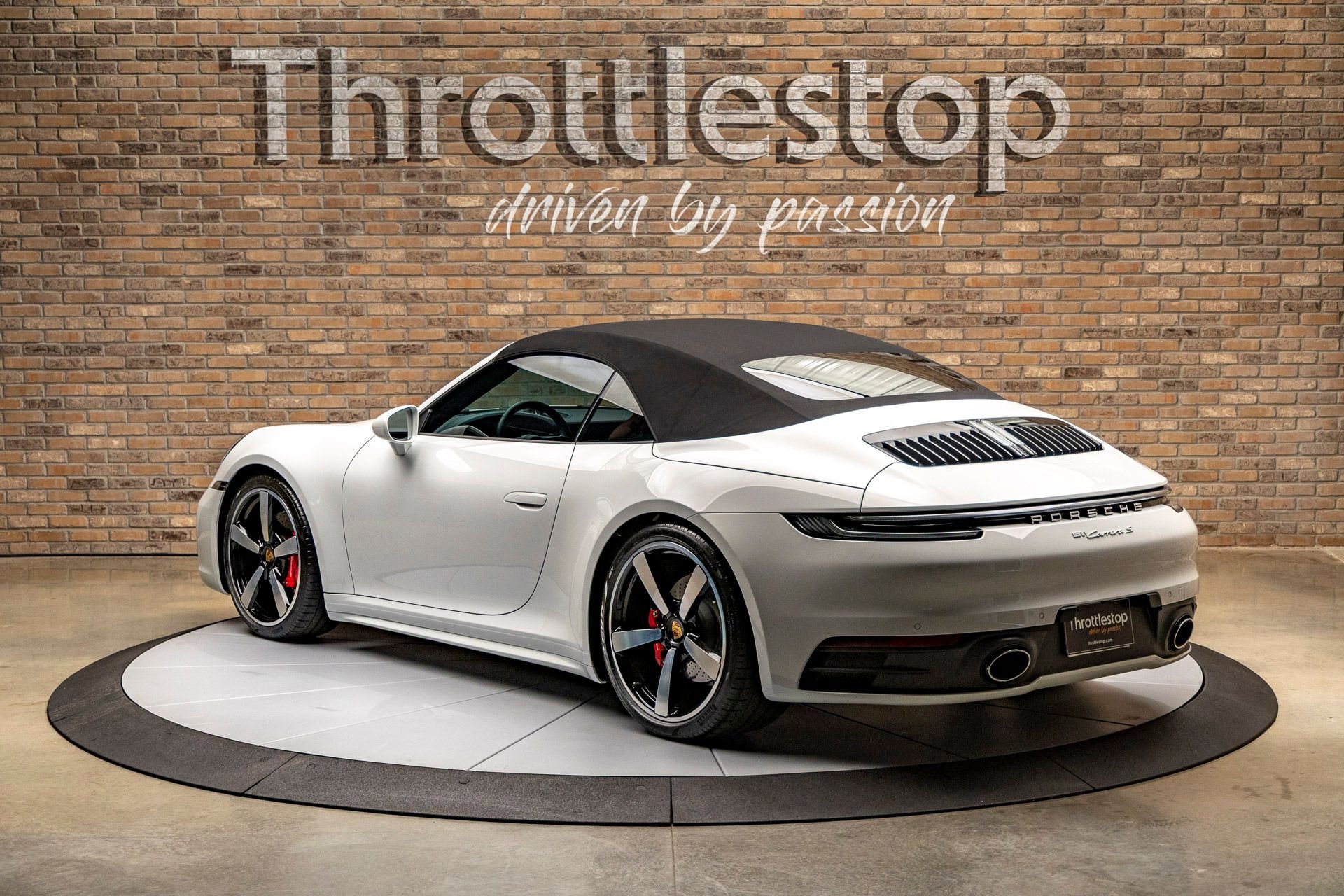 Used 2024 Porsche 911 Cabriolet image 9