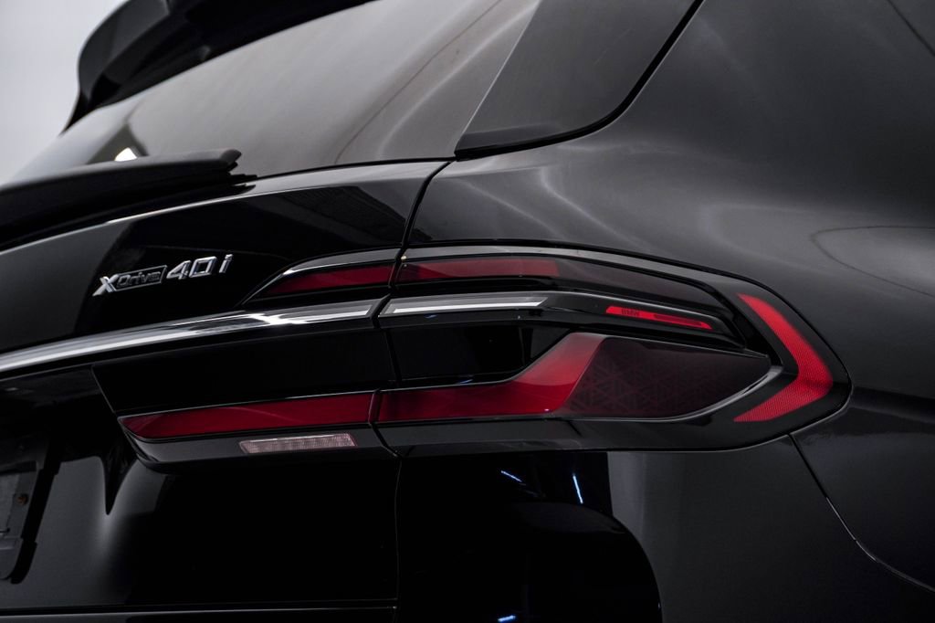 Used 2024 BMW X7 xDrive40i image 13