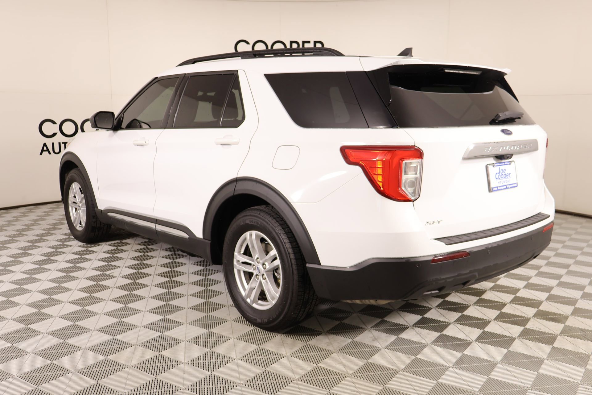 Used 2023 Ford Explorer XLT image 23