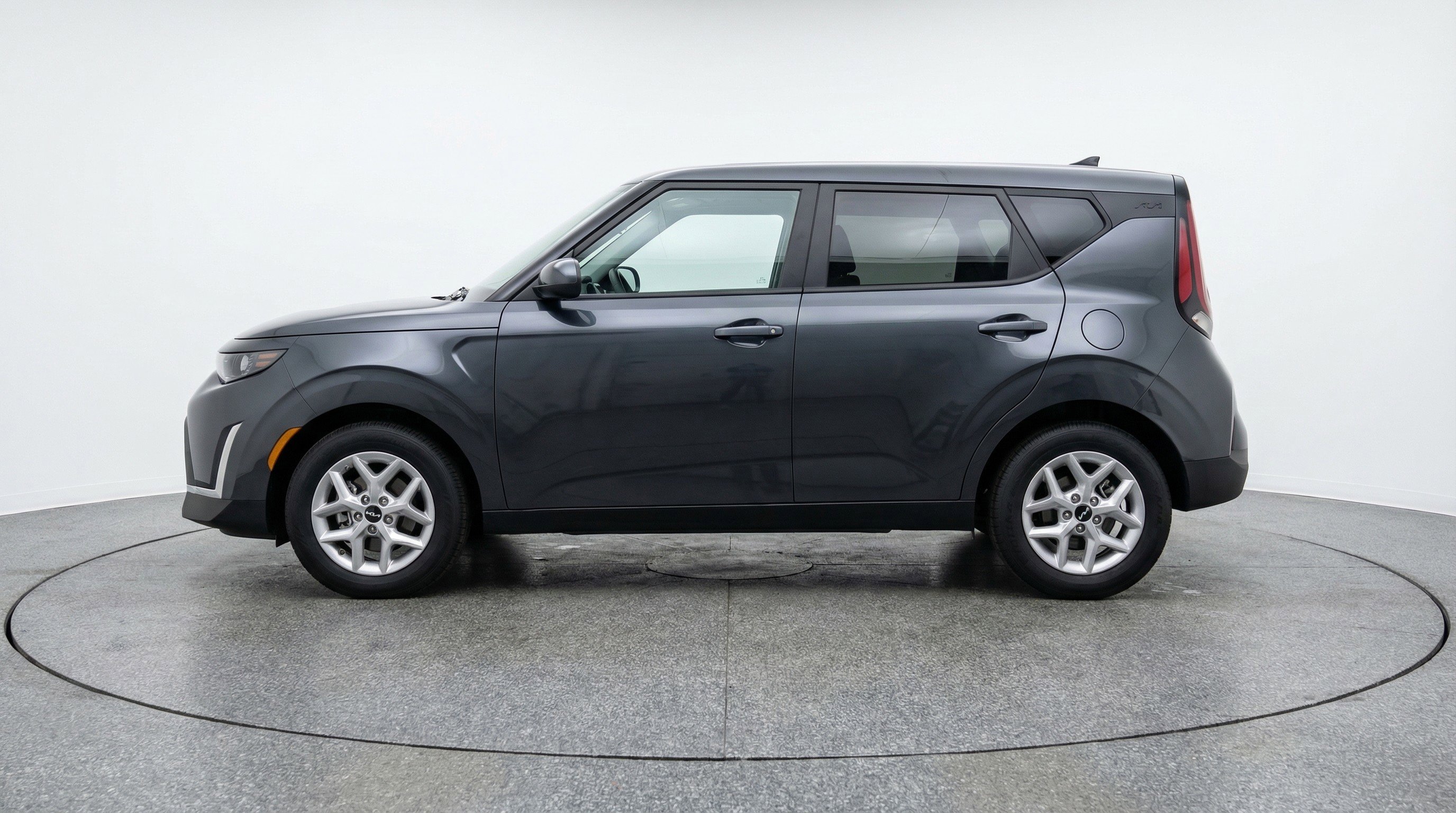 Used 2025 Kia Soul LX w/ LX Technology Package FWD image 5
