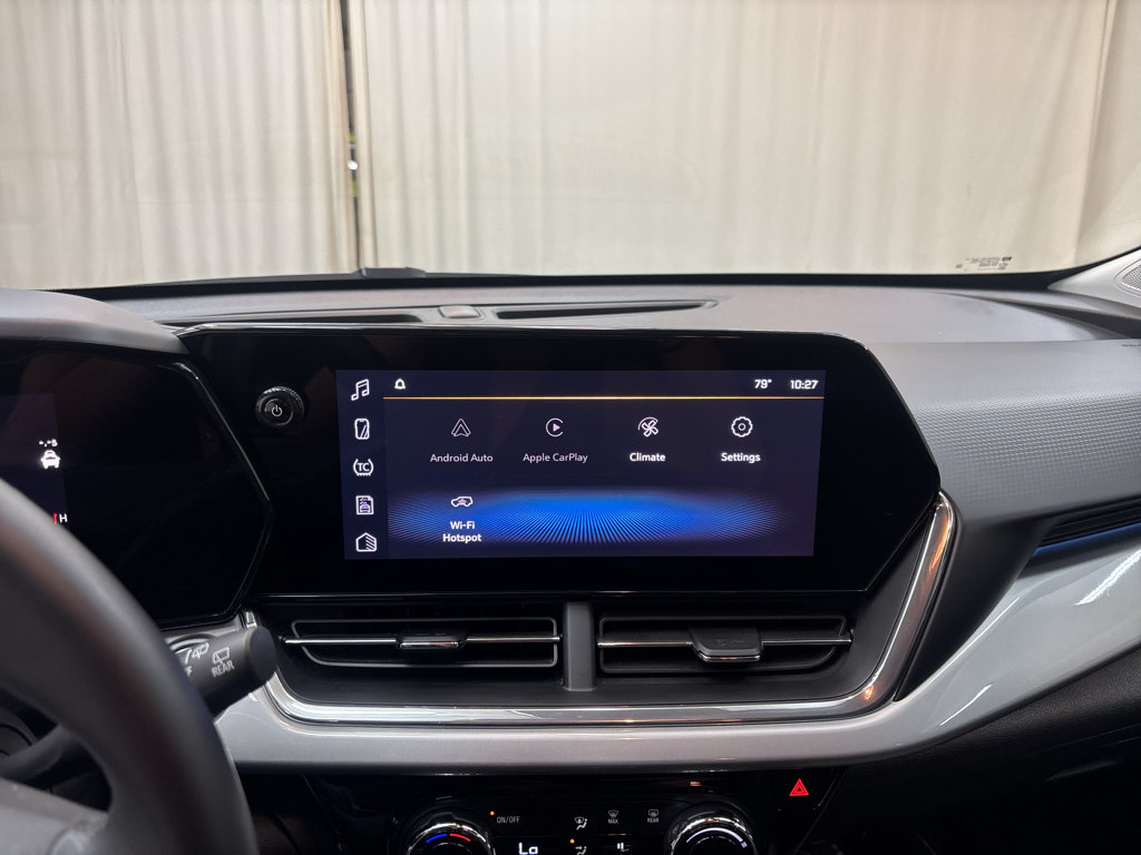 Used 2025 Chevrolet Trax LT w/ LT Convenience Package FWD image 22