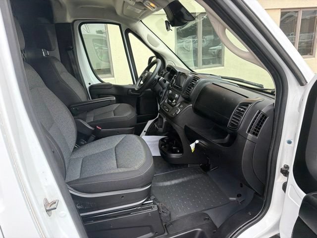 Used 2025 RAM ProMaster 2500 w/ U-Haul Equipment Group FWD image 33