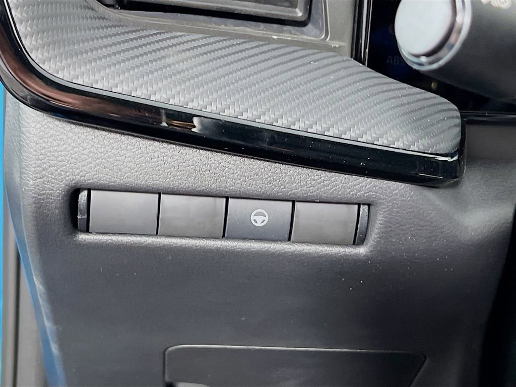 New 2026 Nissan Kicks SR image 9