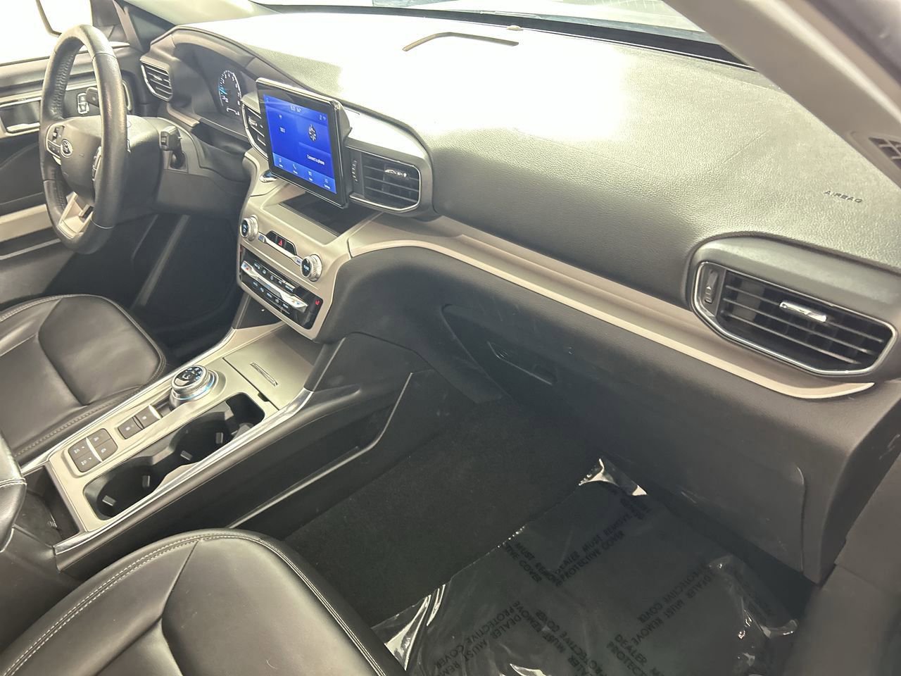 Used 2024 Ford Explorer XLT w/ Equipment Group 202A RWD image 26