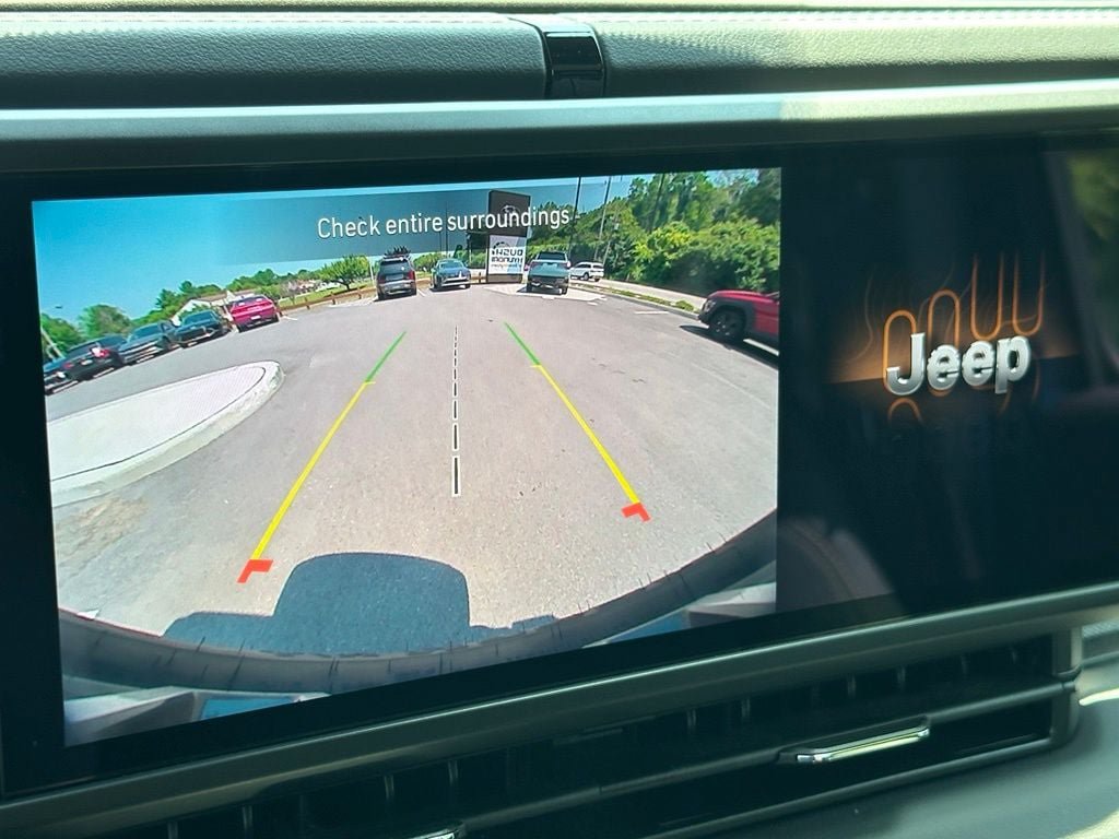 Used 2025 Jeep Wrangler Unlimited Sahara AWD/4WD image 21