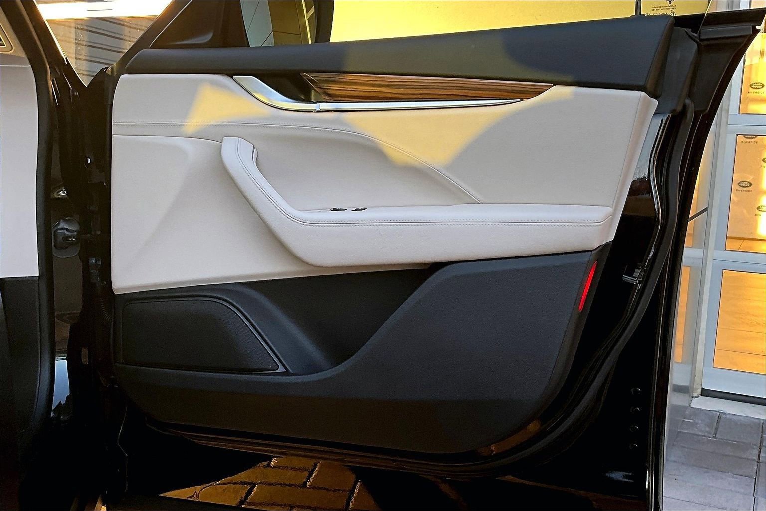 Used 2017 Maserati Levante image 23